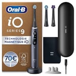 Oral-B iO 9 Brosse À Dents Électrique Noire, Un Capteur De Pression Pour Protéger Les Gencives Sensibles, Des Accessoires, 2 Brossettes De Rechange, 1 Chargeur, 1 Étui De Voyage, 1 Pochette Noire