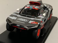 Spark Audi RS  Q e-tron N°200 Paris Dakar S. Peterhansel 2022 1/43 S3188 0923