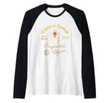 Camino de Santiago Anno Domini 2025 Scallop Shell Raglan Baseball Tee