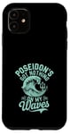 Coque pour iPhone 11 Poseidon Dieu de la mer Océan Trident et vagues Illustration