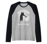 Mens Bowfishing Heals the Soul Bow Fisherman Fish Hunting Raglan Baseball Tee