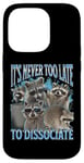 Coque pour iPhone 14 Pro Never Too Late Dissociate Funny Raccoon Meme Bootleg Graphic