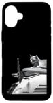 Coque pour iPhone 16 Plus Chat assis sur la moto Hasselblad 501cm 907x et x2d