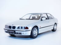 BMW série 5 530D berline gris métallisé 1/18 E39