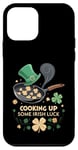 Coque pour iPhone 12 mini Flipping Shamrocks – Irish Luck in the Kitchen St. Patrick