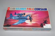 ZF287 Hobbycraft 1/48 maquette avion HC1511 US navy gull wing F4U-4 corsair