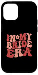 Coque pour iPhone 14 Pro In My Bride Era Groovy Bachelorette Party Wedding pour femmes