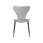 Fritz Hansen Sjuan 3107 stol nine grey, färgad ask, svart stativ