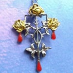 New Briar Gothic Dark Fantasy Blood Trinity Triple Rose Flower Pendant Necklace