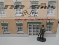 F595 – DD Slots Carrera Scalextric Track-side Figure Gentleman with Cane 1.32...