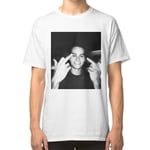 Dylan O'Brien T-shirt L