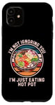 Coque pour iPhone 11 Hot Pot rétro « I'm Not Ignoring You I'm Just Eating Hot Pot »