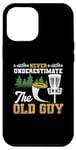 iPhone 15 Pro Max Never Underestimate The Old Guy Funny Disc Golf Frisbee Case