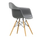 Vitra - Eames Plastic Armchair DAW - 56 Granite Grey - Golden Maple - Matstolar - Charles & Ray Eames - Grå - Metall/Trä/Plast