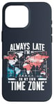 Coque pour iPhone 16 Pro Max Always Late I'm My Own Time Zone Jeu de mots drôle Sarcasme Carte du monde