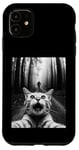 Coque pour iPhone 11 T-shirt drôle chat selfie avec Bigfoot