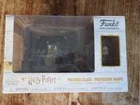 HARRY POTTER - MINI DIORAMA  - POTIONS CLASS - PROFESSOR SNAPE / ROGUE   - FUNKO