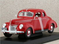 FORD DeLuxe Coupe - 1939 - red - Maisto 1:18