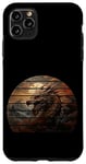 Coque pour iPhone 11 Pro Max Rétro coucher de soleil doré dragon asiatique, lune, montagnes, anime art