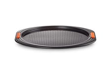 Le Creuset Non-Stick Carbon Steel Bakeware Pizza Pan, Black, 38.7 x 36.7 x 1.2 cm, 33 cm, 46089330010000