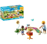 Playmobil 71449 myLife : Mini Golf - Découvrez Le Parcours du Mini-Golf en Famille, avec des Clubs de Golf, des balles et des Accessoires - Jeu de rôle Amusant et imaginatif - Dès 4 Ans