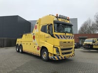 WSI 01-3465 Logicx ; Volvo FH4 Globetrotter XL 6X2 Tag Axe Falkom - 3 Axe - WSI