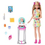 Barbie Skipper Coffret poupée et Accessoires, Coffret de Baby-Sitting sur Le thème de l’Heure du Repas, Jouet Qui Change de Couleur, HTK35