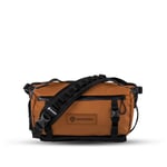 WANDRD Rogue Sling 0Y-784H-R8U9 Sac à bandoulière léger et résistant aux intempéries avec Poche pour Ordinateur Portable 9 l, Orange Sedona, (9L), Sac à bandoulière