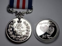 THE COMMEMORATIVE COIN COMPANY LTD 25th SILVER WEDDING ANNIVERSARY Commemorative & Capsule with 'Bravery in the Field' Service Medal! Gift/Present 25 Years Together 999 Silver