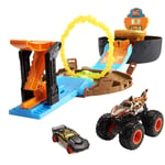 Hot Wheels Monster Trucks Stunt Tire - Playset Opens to Reveal Stunt Arena & Lau