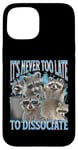 Coque pour iPhone 15 Never Too Late Dissociate Funny Raccoon Meme Bootleg Graphic