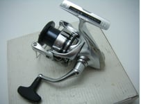 Shimano 19 Stradic C3000 Right Handle Spinning Reel Versatile in the Box