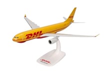 herpa d'avion Snap-Fit Airbus A330-200F DHL Aviation (European Air Transport) Miniature à l'échelle 1:200, pièce de Collection, modèle avec Socle, Plastique Maquette, 614139, Jaune, Rouge