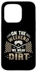 Coque pour iPhone 15 Pro Dirt Track Racing le week-end, nous portons un pilote de voiture Dirt Race