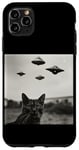 Coque pour iPhone 11 Pro Max Cat Selfie with UFO Weird 50s Photo ---