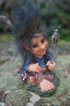 50228 B  KORRIGAN MASSE SACRE ROI  FIGURINE POILU TROLL NORVEGIEN LUTIN  PIXIES