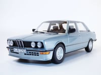 BMW M535i bleu métallisée 1/18 E12 1980