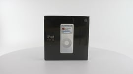 Apple iPod Nano A1137 2 GB - 1st Generation - White (MA004LL/A)