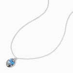 Claire's Collier couleur argentée avec pendentif style chevalière et nœud bleu