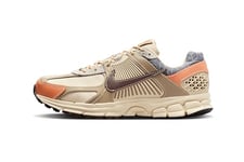 Nike Homme Zoom Vomero 5 Sneaker, Sanddrift Earth Muslin Kaki, 45 EU