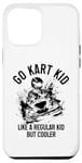 Coque pour iPhone 14 Plus Go Kart Kid ressemble à un enfant normal mais plus cool, course amusante