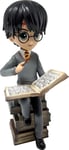 Plastoy Harry Potter figuuri (Harry ja loitsukirjapino)