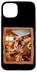 Coque pour iPhone 15 Plus Bulldog à la table de plage avec boisson