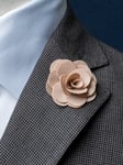 Beige lapel pin blomma ros