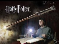 Harry Potter baguette magique Lumineuse de Harry en boite collector réplique 1/1