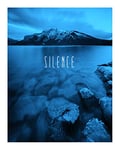 Komar Tableau Mural avec Mot « Lake Silence » Bleu - Poster Photo pour Salon, Chambre à Coucher - Impression d'art sans Cadre - P085C-40 x 50 cm - Dimensions : 40 x 50 cm (l x H)