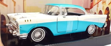 Motor Max 1/24 Scale 79029 - 1957 Chevy Bel Air - Turquoise/Cream