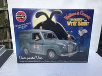 Airfix Wallace & Gromit Curse of the Were-Rabbit Anti-Pesto Austin Van Model Kit