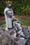 HF1729 D  FIGURINE TEMPLIER MEDIEVAL AGENOUILLE ADOUBEMENT KNIGHT  CHEVALIER