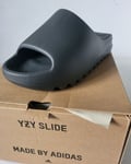 YZY SLIDE Made By Adidas Claquettes Dark Onyx Taille 40.5